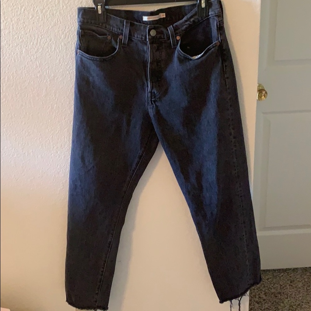 Levi’s wedgie straight black jeans frayed bottom